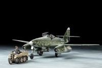 Tamiya 25215 - Me262 A-2a & Kettenkraftrad